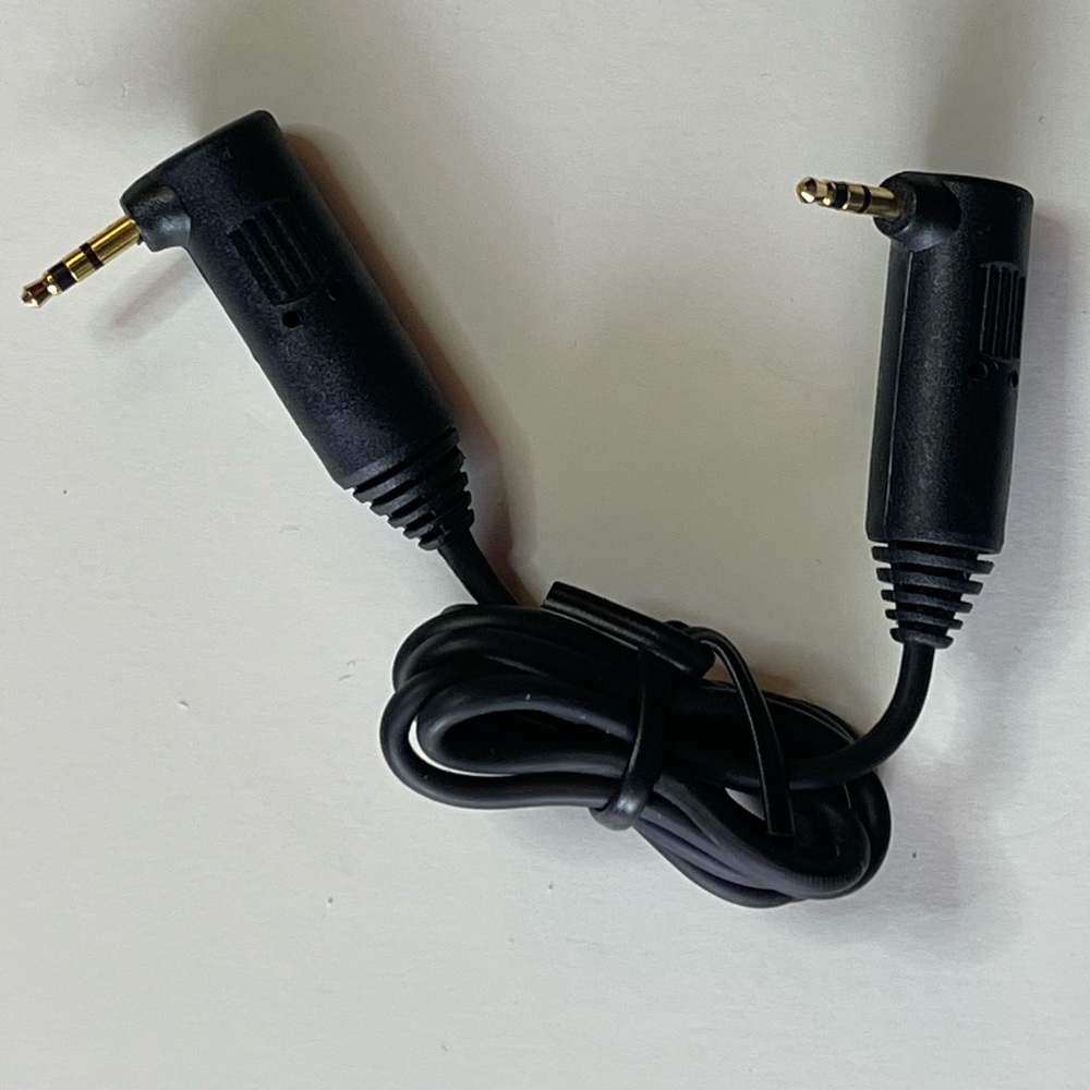 Right Angle 2.5 mm Male to Right Angle 2.5 mm Male Cable Adapter.